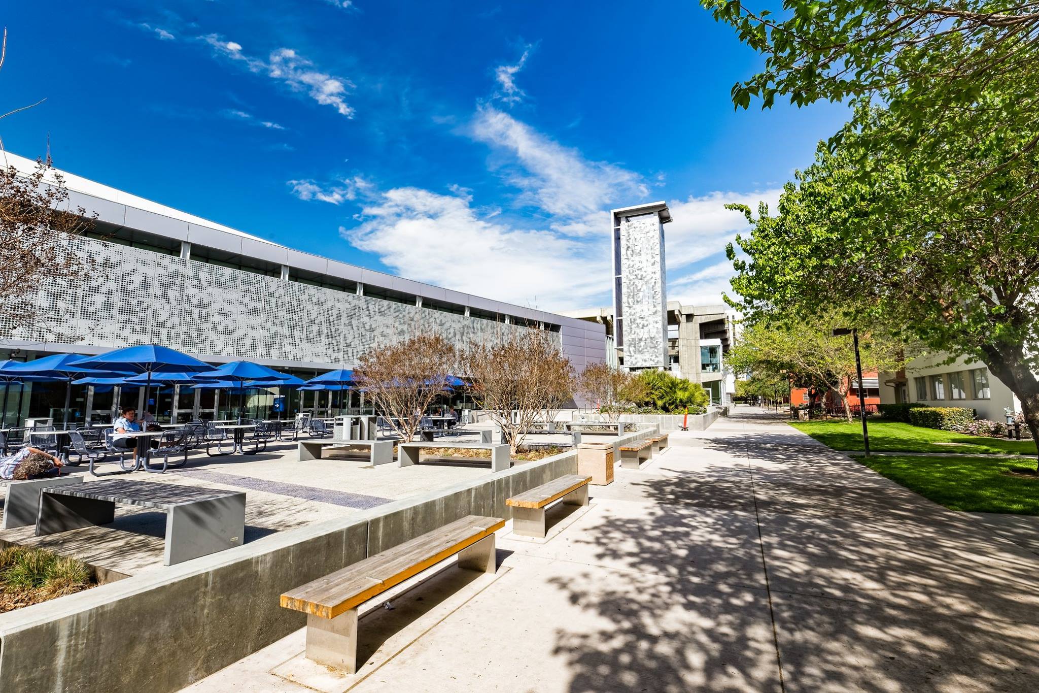 Photo of the Student Union outside the dining commons area.